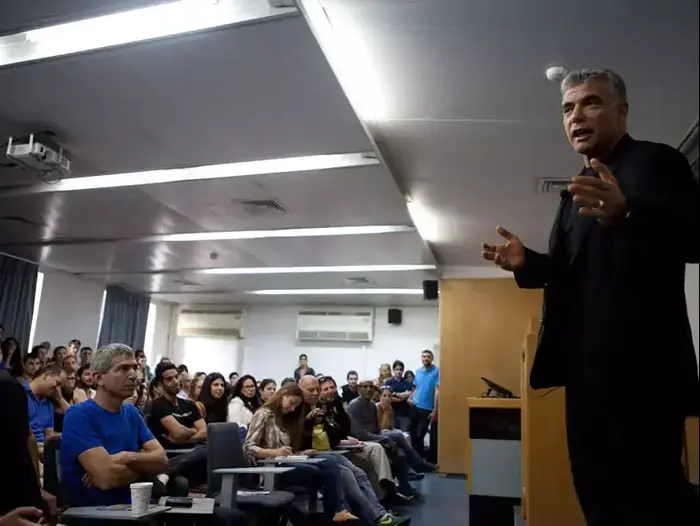 יאיר לפיד נואם באונברסיטת ת"א ,מאי 2012 (דרור עינב)