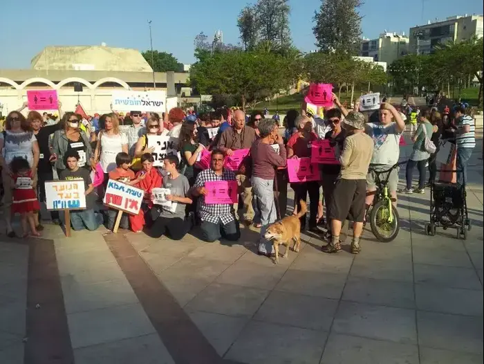 הפגנה כפר סבא בני עקיבא הדרת נשים (ספק 500 , תמיר חג'ג') הפגנה כפר סבא בני עקיבא הדרת נשים (ספק 500 , תמיר חג'ג')