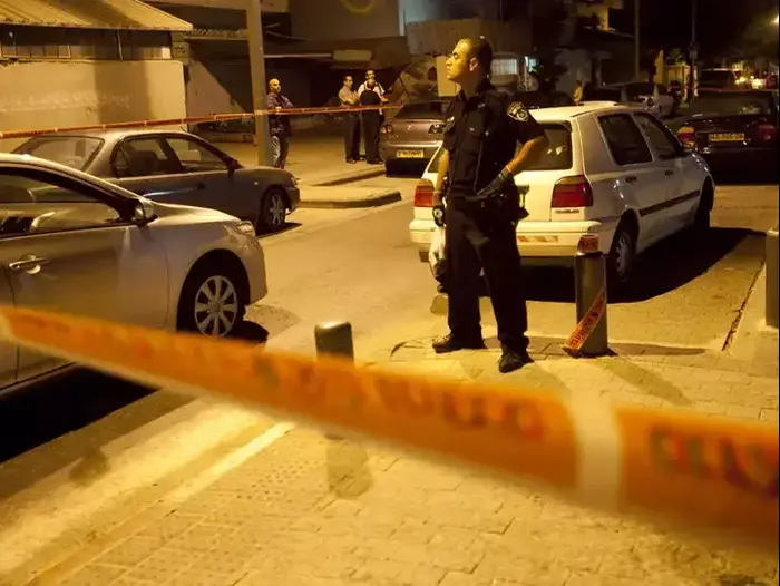 חשד לרצח ביפו, צעיר נורה בגן ציבורי, מאי 2012 (יותם רונן) חשד לרצח ביפו, צעיר נורה בגן ציבורי, מאי 2012 (יותם רונן)