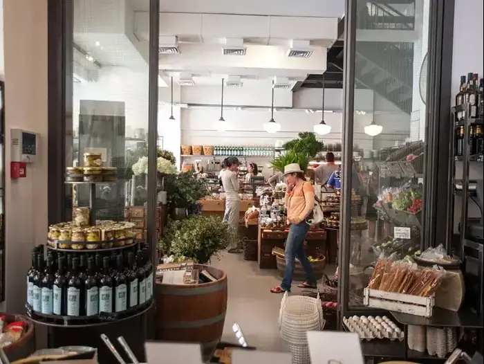 דליקטסן (יח"צ , אנטולי מיכאלו) דליקטסן (יח"צ , אנטולי מיכאלו)