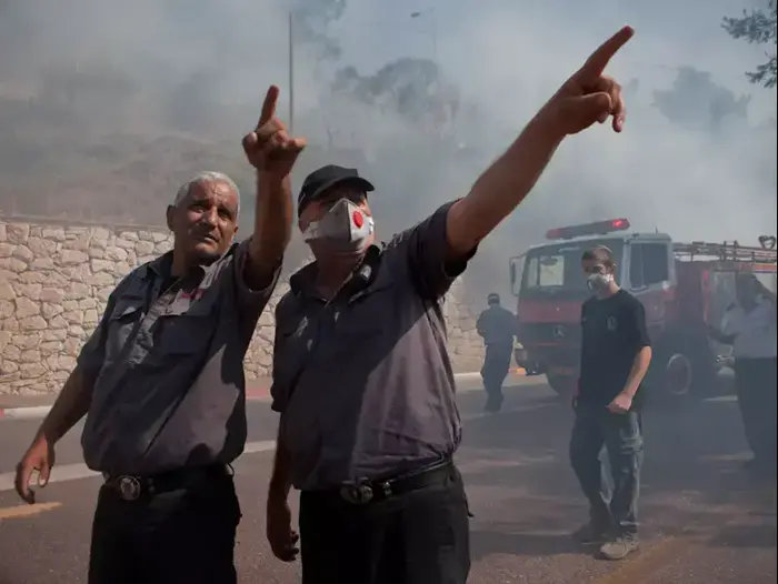שריפה בצומת מוצא בירושלים , יוני 2012 (דרור עינב) שריפה בצומת מוצא בירושלים , יוני 2012 (דרור עינב)