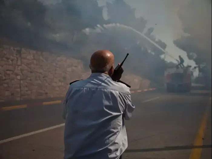 שריפה בצומת מוצא בירושלים , יוני 2012 (דרור עינב) שריפה בצומת מוצא בירושלים , יוני 2012 (דרור עינב)