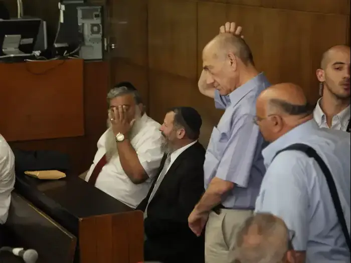 אהוד אולמרט שלב עדותו המוקדמת של עד המדינה בפרשת הולילנד (ספק 500) אהוד אולמרט שלב עדותו המוקדמת של עד המדינה בפרשת הולילנד (ספק 500)