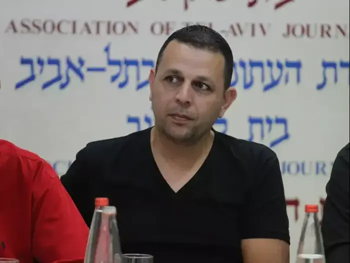 מאמן הפועל תל אביב ניצן שירזי (קובי אליהו) מאמן הפועל תל אביב ניצן שירזי (קובי אליהו)