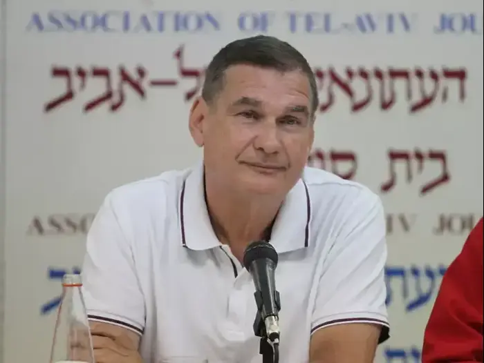 ראש קבוצת הרכישה של הפועל תל אביב חיים רמון (קובי אליהו) ראש קבוצת הרכישה של הפועל תל אביב חיים רמון (קובי אליהו)