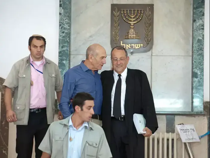 אהוד אולמרט מדבר לאחר הכרעת הדין בבית משפט המחוזי ירושלים, יולי 2012 (עומר מירון) אהוד אולמרט מדבר לאחר הכרעת הדין בבית משפט המחוזי ירושלים, יולי 2012 (עומר מירון)