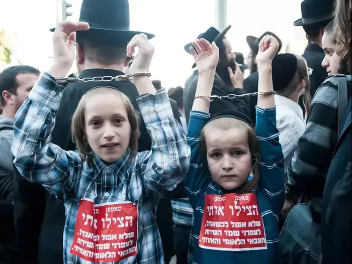 הפגנת החרדים בכיכר השבת בירושלים נגד גיוס חרדים, יולי 12 (עומר מירון) הפגנת החרדים בכיכר השבת בירושלים נגד גיוס חרדים, יולי 12 (עומר מירון)