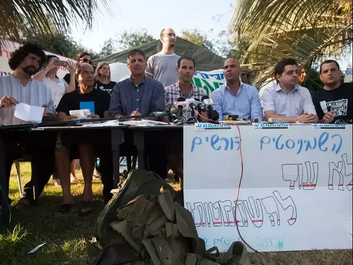 מסיבת עיתונאים מאהל הפראיירים (יותם רונן) מסיבת עיתונאים מאהל הפראיירים (יותם רונן)