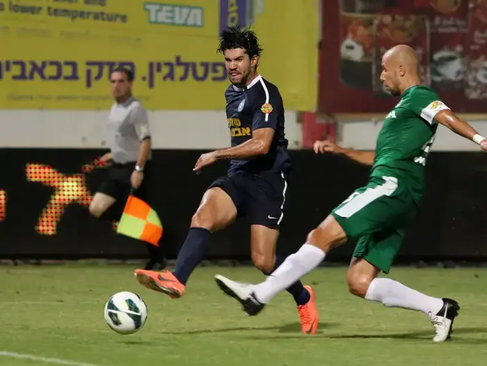 לאונרדו פאסוס שחקן הפועל עכו (אדריאן הרבשטיין) לאונרדו פאסוס שחקן הפועל עכו (אדריאן הרבשטיין)