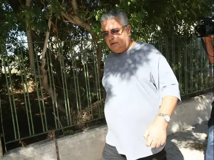 יוחאי יעיש אמרגנו של קובי פרץ (יותם רונן) יוחאי יעיש אמרגנו של קובי פרץ (יותם רונן)