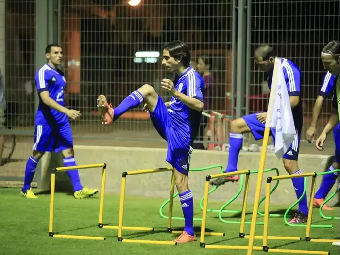 קשר נבחרת ישראל יוסי בניון (מגד גוזני) קשר נבחרת ישראל יוסי בניון (מגד גוזני)