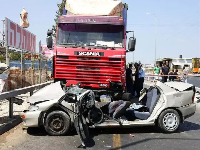 תאונת דרכים קטלנית שבה נהרגו גבר ואישה בקלנסווה , ספטמבר 2012 (שלומי גבאי) תאונת דרכים קטלנית שבה נהרגו גבר ואישה בקלנסווה , ספטמבר 2012 (שלומי גבאי)