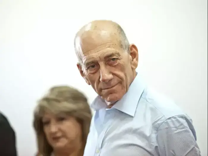 ראש הממשלה לשעבר אהוד אולמרט בשלב בטיעונים לעונש, מחוזי ירושלים, ספטמבר 2012 (עומר מירון) ראש הממשלה לשעבר אהוד אולמרט בשלב בטיעונים לעונש, מחוזי ירושלים, ספטמבר 2012 (עומר מירון)