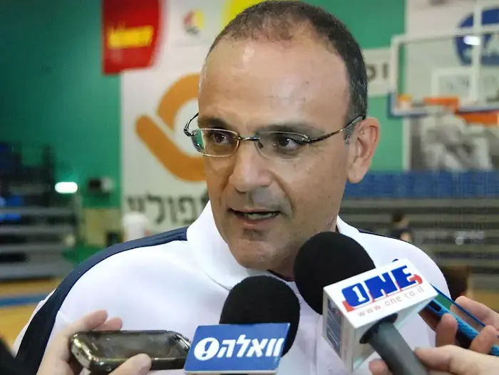 אריאל בית הלחמי מאמן בני הרצליה (דרור פיקלני) אריאל בית הלחמי מאמן בני הרצליה (דרור פיקלני)