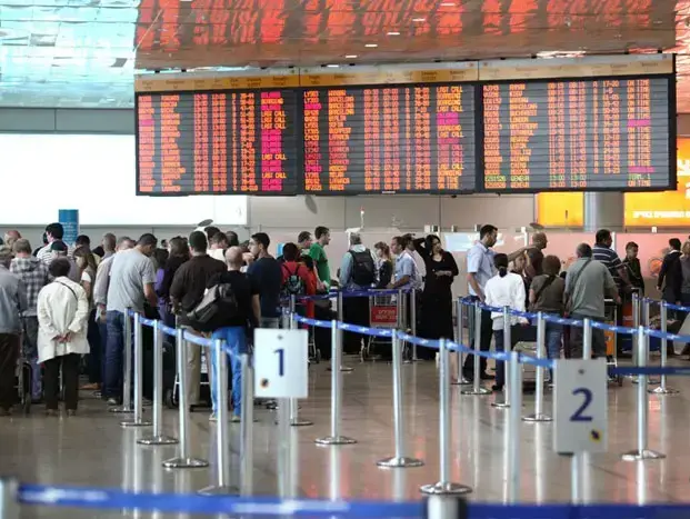 עיכובים בטיסות אחרי זיהום הדלק בנתב"ג (שי אוקנין) עיכובים בטיסות אחרי זיהום הדלק בנתב"ג (שי אוקנין)