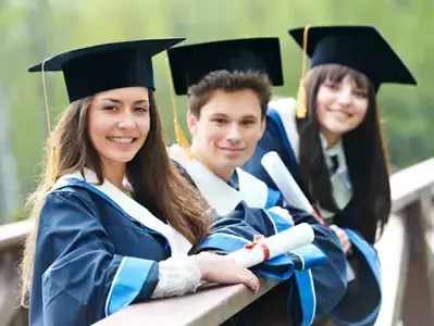 סטודנטים שסיימו אוניברסיטה (ShutterStock) סטודנטים שסיימו אוניברסיטה (ShutterStock)