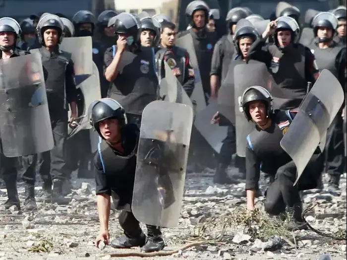 הפגנה ליד שגרירות ארצות הברית בקהיר (רויטרס) הפגנה ליד שגרירות ארצות הברית בקהיר (רויטרס)