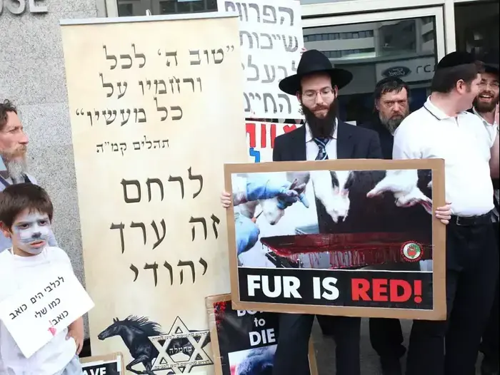 ארגון בחמלה- הפגנה נגד פרוות (יח"צ , רונן מחלב) ארגון בחמלה- הפגנה נגד פרוות (יח"צ , רונן מחלב)