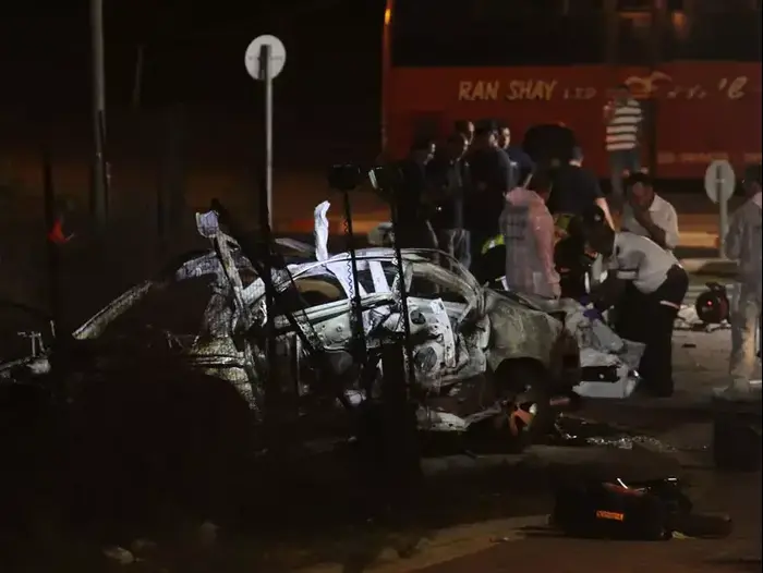 אדם נהרג מפיצוץ רכב בהוד השרון, ספטמבר 2012 (שלומי גבאי) אדם נהרג מפיצוץ רכב בהוד השרון, ספטמבר 2012 (שלומי גבאי)