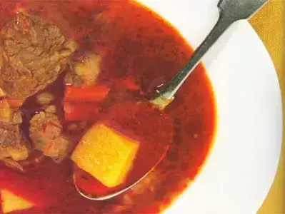 מרק גולאש מתוך הספר רק מרק של בני סיידא ( צילום גלעד נגיא ) (מערכת וואלה! NEWS) מרק גולאש מתוך הספר רק מרק של בני סיידא ( צילום גלעד נגיא ) (מערכת וואלה! NEWS)
