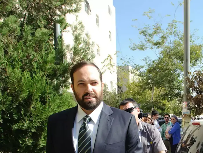 שר הבינוי והשיכון אריאל אטיאס בברית נינו של הרב עובדיה יוסף, אוקטובר 2012 (עומר מירון) שר הבינוי והשיכון אריאל אטיאס בברית נינו של הרב עובדיה יוסף, אוקטובר 2012 (עומר מירון)