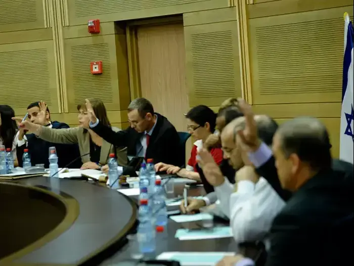 הצבעה בוועדת הכנסת על החוק לפיזור הכנסת (עומר מירון) הצבעה בוועדת הכנסת על החוק לפיזור הכנסת (עומר מירון)