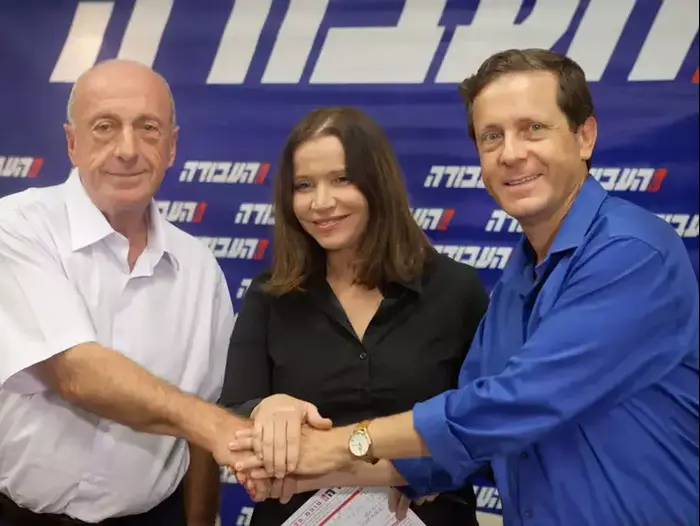 אורי שגיא מצטרף למפלגת העבודה , אוקטובר 2012 (דרור עינב) אורי שגיא מצטרף למפלגת העבודה , אוקטובר 2012 (דרור עינב)
