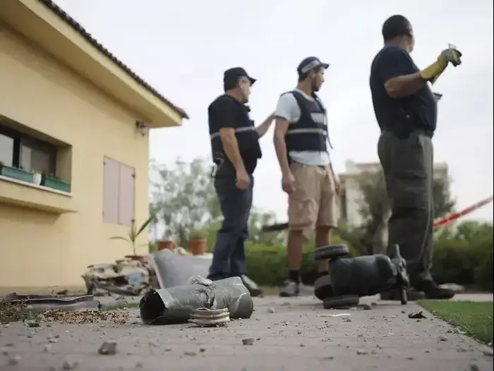 עוד יום קרב בדרום: רקטות, פגיעות ישירות ופחד (שי מכלוף) עוד יום קרב בדרום: רקטות, פגיעות ישירות ופחד (שי מכלוף)