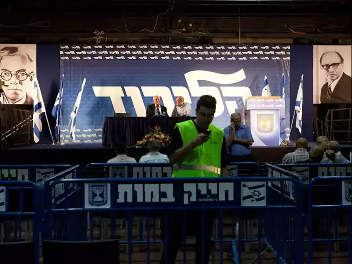 הערכות לקראת ועידת הליכוד, גני התערוכה, ת"א, אוקטובר 2012 (דרור עינב) הערכות לקראת ועידת הליכוד, גני התערוכה, ת"א, אוקטובר 2012 (דרור עינב)