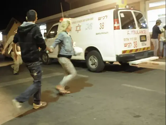 רקטות גראד יורטו מעל אשקלון (דייב בוימוביץ') רקטות גראד יורטו מעל אשקלון (דייב בוימוביץ')
