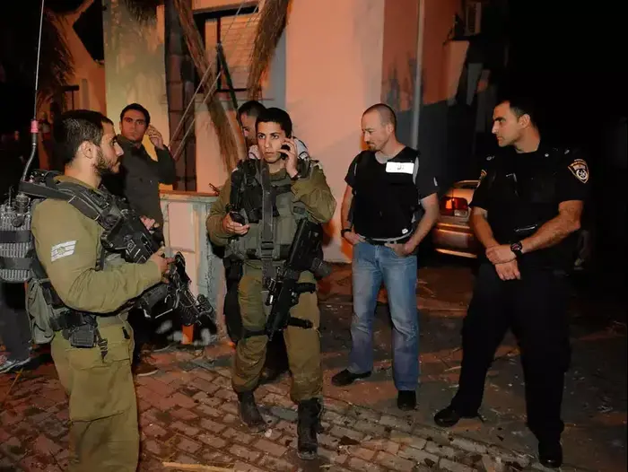רקטה בבית בשדרות (דייב בוימוביץ') רקטה בבית בשדרות (דייב בוימוביץ')
