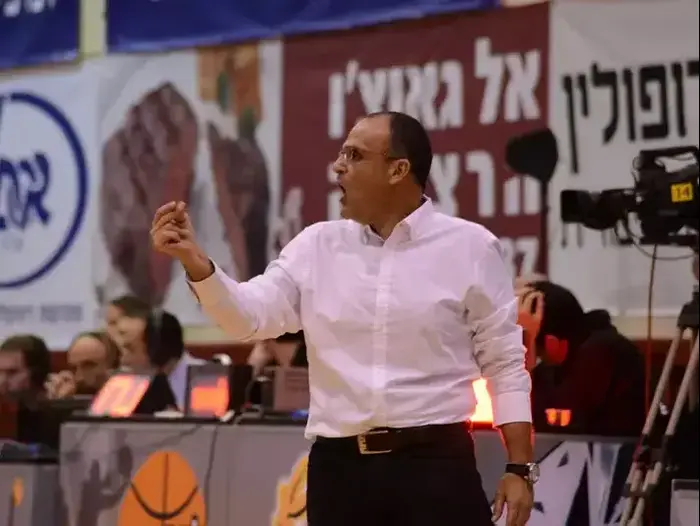 אריאל בית הלחמי מאמן בני הרצליה (ניב אהרונסון) אריאל בית הלחמי מאמן בני הרצליה (ניב אהרונסון)