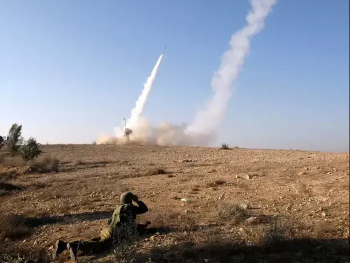 שיגור כיפת ברזל בבאר שבע (רויטרס) שיגור כיפת ברזל בבאר שבע (רויטרס)