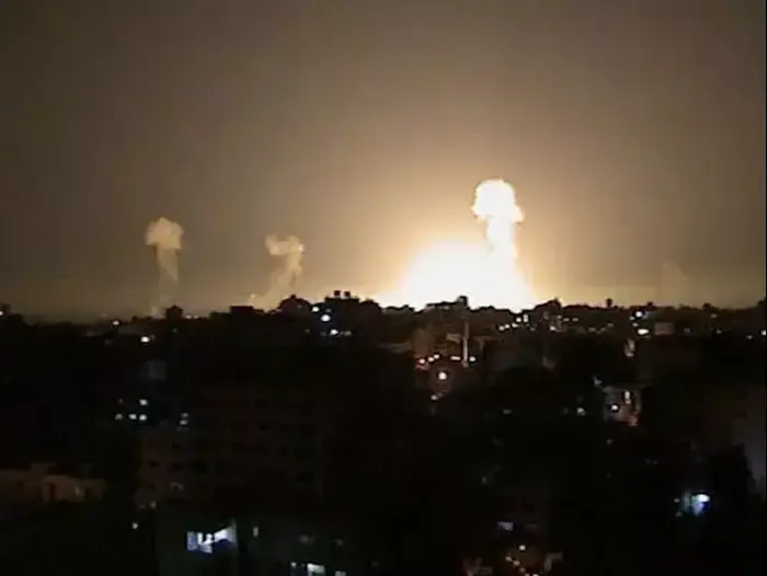 בתגובה לירי הטילים לגוש דן: צה"ל תקף בעזה (שי מכלוף) בתגובה לירי הטילים לגוש דן: צה"ל תקף בעזה (שי מכלוף)
