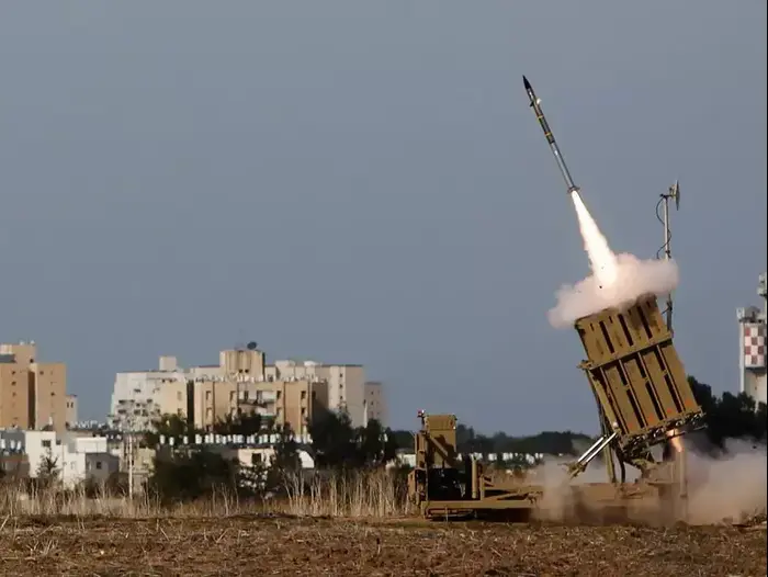 סוללת כיפת ברזל חמישית נפרשה בגוש דן (שי מכלוף) סוללת כיפת ברזל חמישית נפרשה בגוש דן (שי מכלוף)