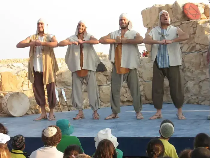 תיאטרון אספלט במצדה (רשות הטבע והגנים) תיאטרון אספלט במצדה (רשות הטבע והגנים)