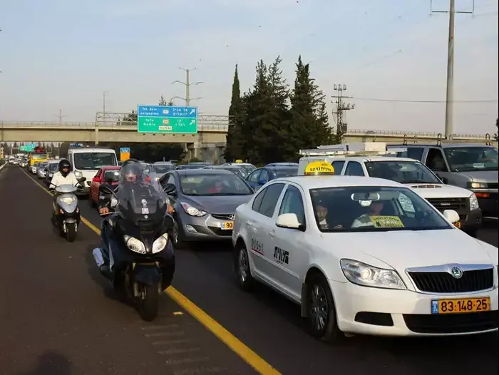עומסי תנועה כבדים בכביש 4, נובמבר 2012 (שלומי גבאי) עומסי תנועה כבדים בכביש 4, נובמבר 2012 (שלומי גבאי)