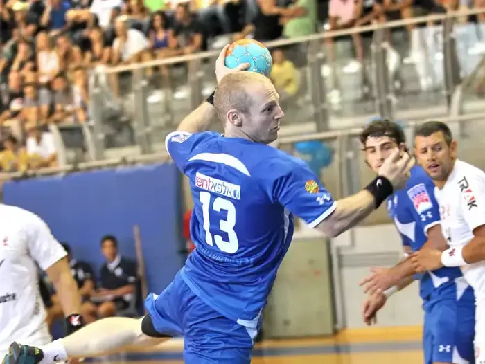 ערן אברמוביץ' שחקן בני הרצליה כדוריד (יח"צ , דוד פליגל, איגוד הכדוריד) ערן אברמוביץ' שחקן בני הרצליה כדוריד (יח"צ , דוד פליגל, איגוד הכדוריד)