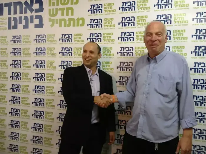 אורי אריאל ונפתלי בנט חותמים על צירוף האיחוד הלאומי תקומה לבית היהודי, נובמבר 2012 (יח"צ) אורי אריאל ונפתלי בנט חותמים על צירוף האיחוד הלאומי תקומה לבית היהודי, נובמבר 2012 (יח"צ)