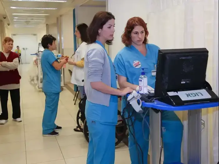 שביתת אחיות בבית החולים אסף הרופא, דצמבר 2012 (יח"צ , ערן גילוורג) שביתת אחיות בבית החולים אסף הרופא, דצמבר 2012 (יח"צ , ערן גילוורג)