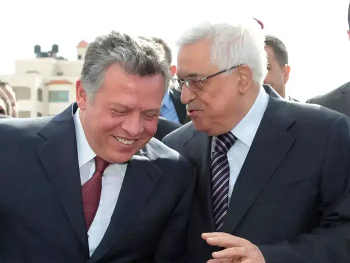 מלך ירדן עבדאללה עם יו"ר הרשות הפלסטינית אבו מאזן בביקור ברמאללה, 6 דצמבר 2012 (רויטרס) מלך ירדן עבדאללה עם יו"ר הרשות הפלסטינית אבו מאזן בביקור ברמאללה, 6 דצמבר 2012 (רויטרס)