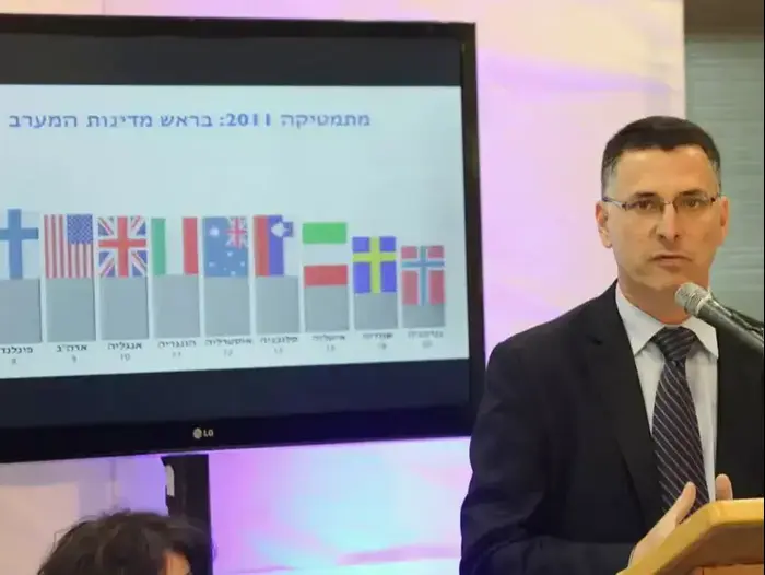 גדעון סער במסיבת עיתונאים במשרד החינוך, דצמבר 2012 (יותם רונן) גדעון סער במסיבת עיתונאים במשרד החינוך, דצמבר 2012 (יותם רונן)