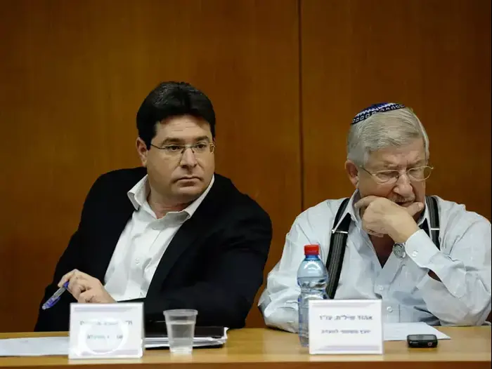 ח"כ אופיר אקוניס בדיון ועדת הבחירות המרכזית, דצמבר 2012 (עומר מירון) ח"כ אופיר אקוניס בדיון ועדת הבחירות המרכזית, דצמבר 2012 (עומר מירון)