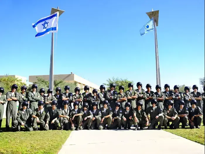 מחזור 165 של קורס הטיס של חיל האויר (דובר צה"ל) מחזור 165 של קורס הטיס של חיל האויר (דובר צה"ל)