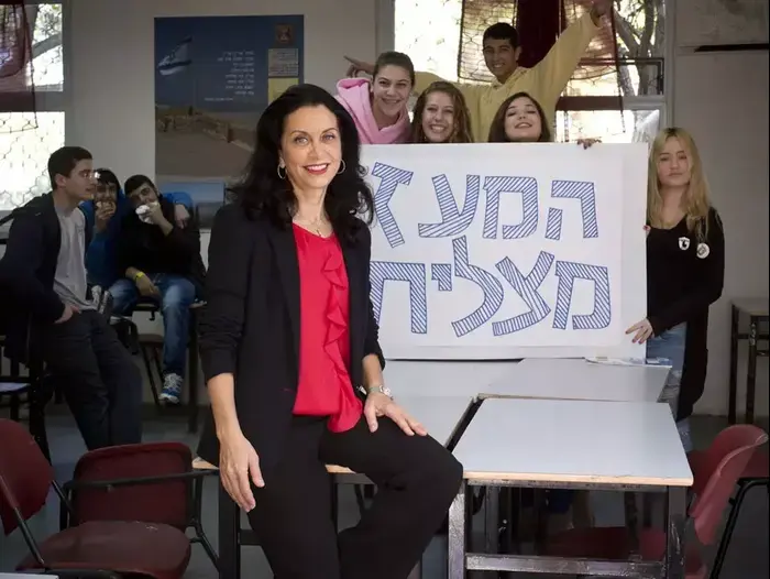 רונית תירוש (נמרוד סונדרס) רונית תירוש (נמרוד סונדרס)