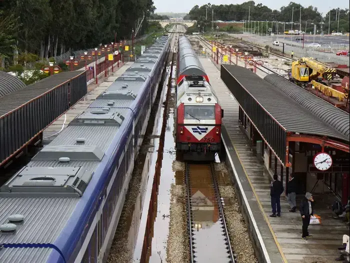אחרי ההצפה: חודשו הרכבות בין תל אביב לחיפה (שלומי גבאי) אחרי ההצפה: חודשו הרכבות בין תל אביב לחיפה (שלומי גבאי)