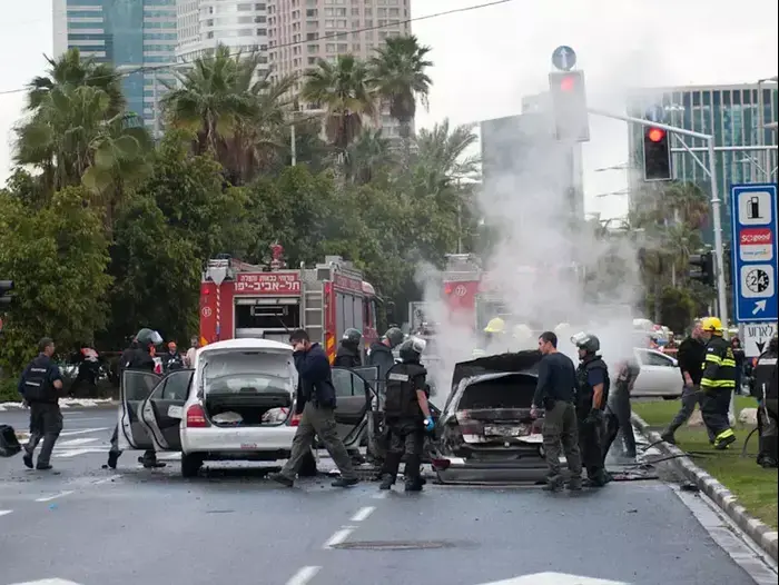 פיצוץ ברכב בתל אביב, ינואר 2013 (בן קלמר) פיצוץ ברכב בתל אביב, ינואר 2013 (בן קלמר)