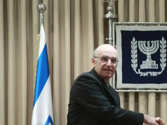הגשת הנתון הסטטיסטי לנשיא המדינה על ידי הסטטיסטיקן הממשלתי פרופ' שלמה יצחקי (יח"צ) הגשת הנתון הסטטיסטי לנשיא המדינה על ידי הסטטיסטיקן הממשלתי פרופ' שלמה יצחקי (יח"צ)