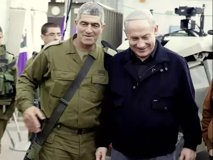 רוה"מ בנימין נתניהו ואלוף פיקוד דרום טל רוסו בביקור רוה"מ בעוטף עזה, ינואר2013 (מעריב , אדי ישראל)