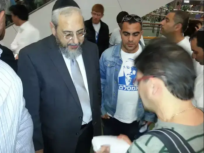 הרב חיים אמסלם ופעילי מפלגת עם שלם ביום הבחירות, ינואר 2013 (יח"צ , צילום: אוהד גרינוולד) הרב חיים אמסלם ופעילי מפלגת עם שלם ביום הבחירות, ינואר 2013 (יח"צ , צילום: אוהד גרינוולד)